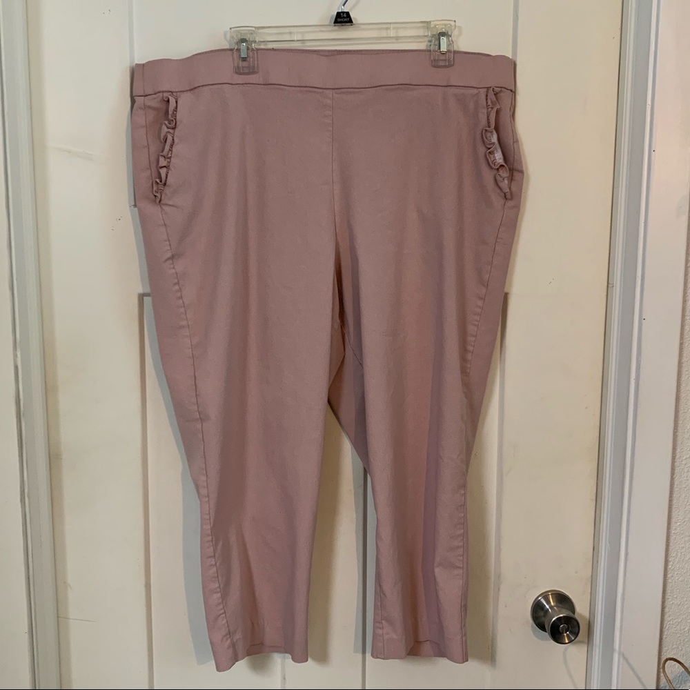 Plus size woman 22 blush pink capris